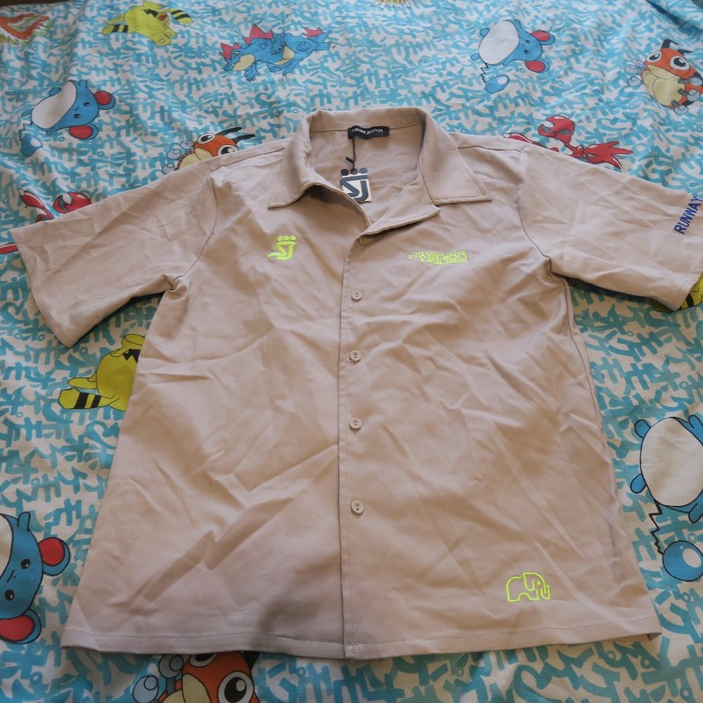 Unisex Shane Justin Fashion House Set Runway Top Beige Neon Green Button (Read)